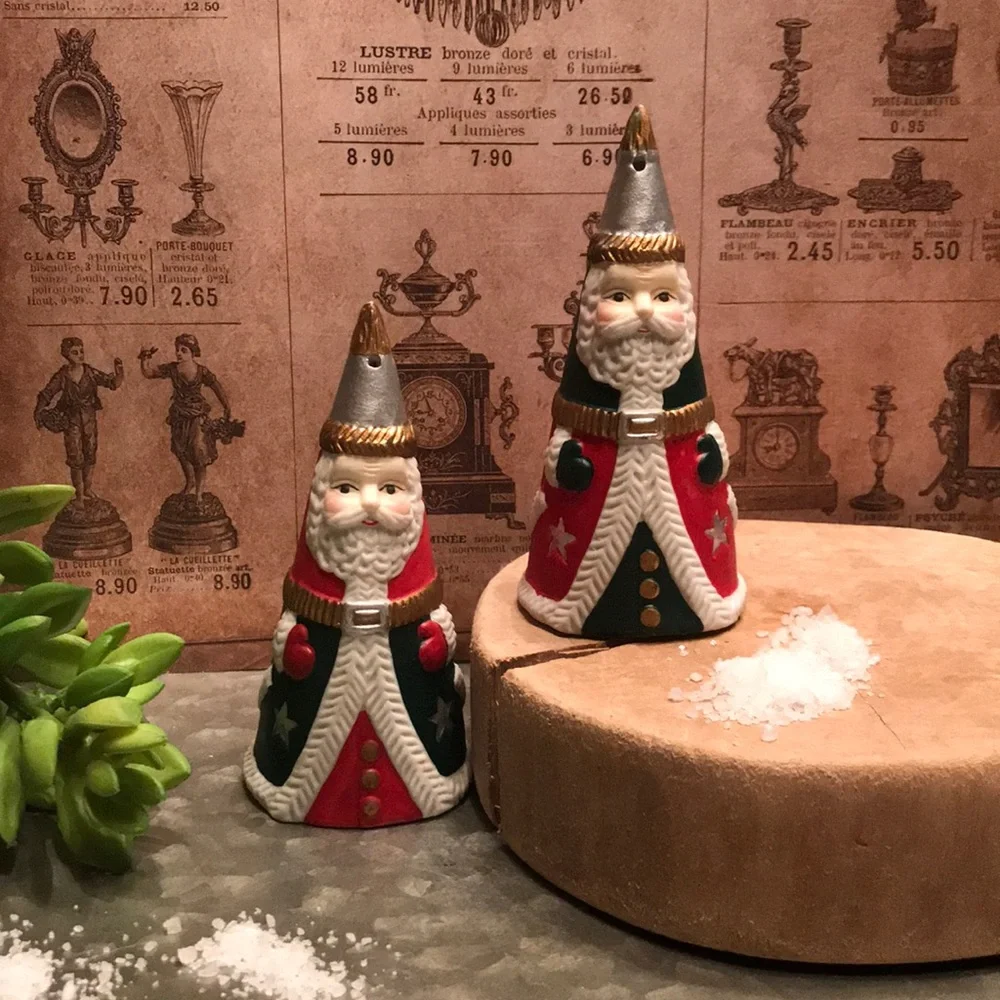 Christmas Around the World Vintage Santa Clause Salt & Pepper Shakers